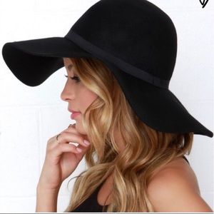Wool floppy hat